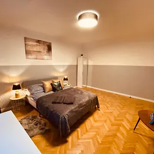 Clicktheflat Karmelicka Warszawa